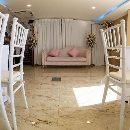 Diamond Star Hotel فندق النجمة الماسية Seeb Eksteriør bilde