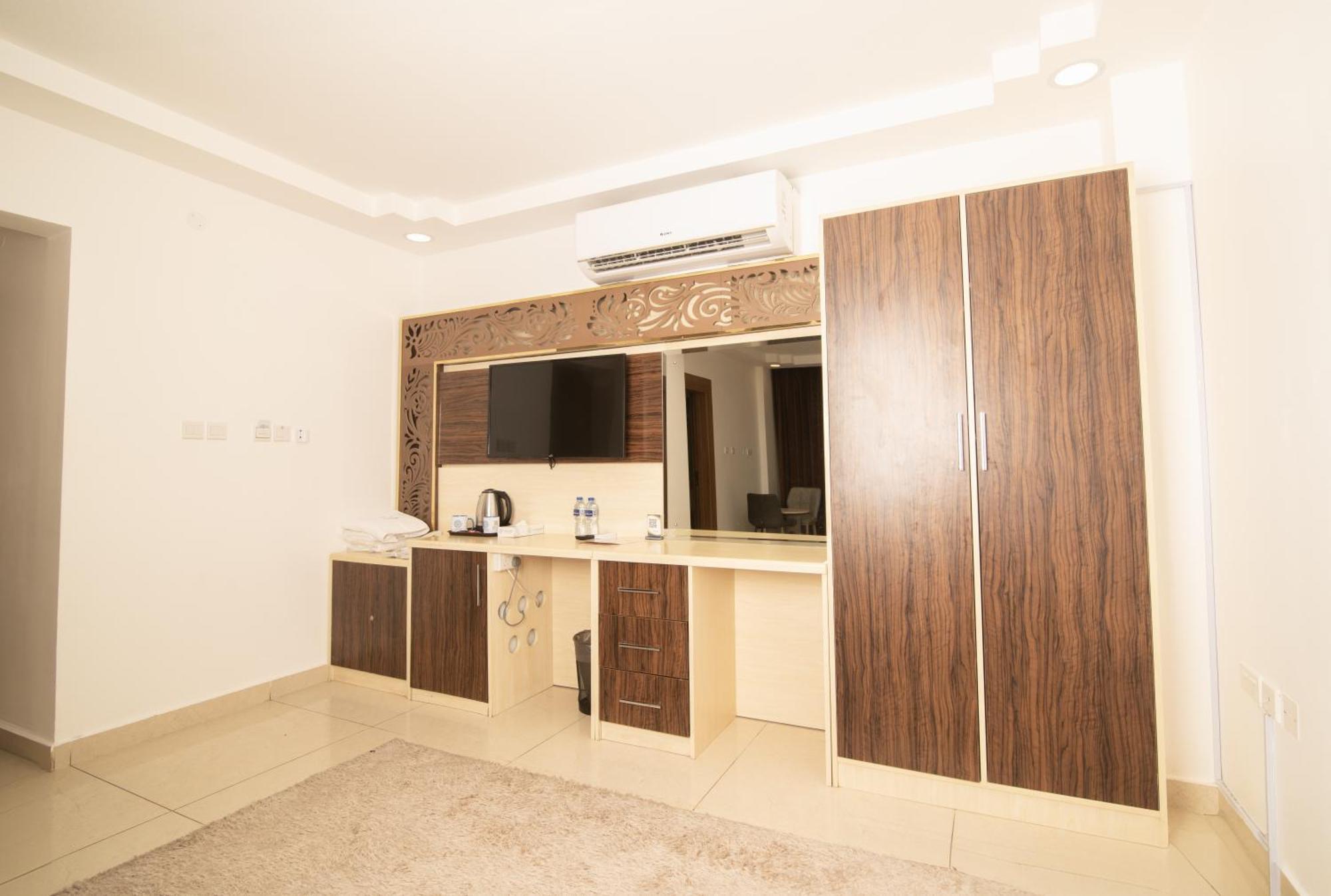 Diamond Star Hotel فندق النجمة الماسية Seeb Eksteriør bilde